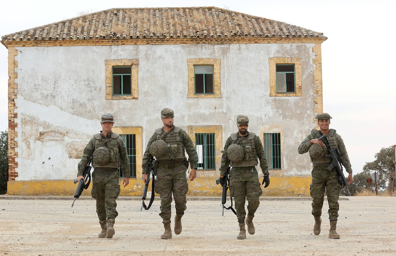 Fotos: Los militares de la BRI X se adiestran para sus misiones en el Líbano y Letonia