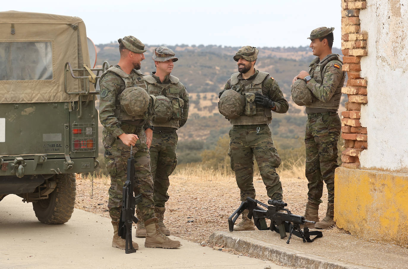 Fotos: Los militares de la BRI X se adiestran para sus misiones en el Líbano y Letonia