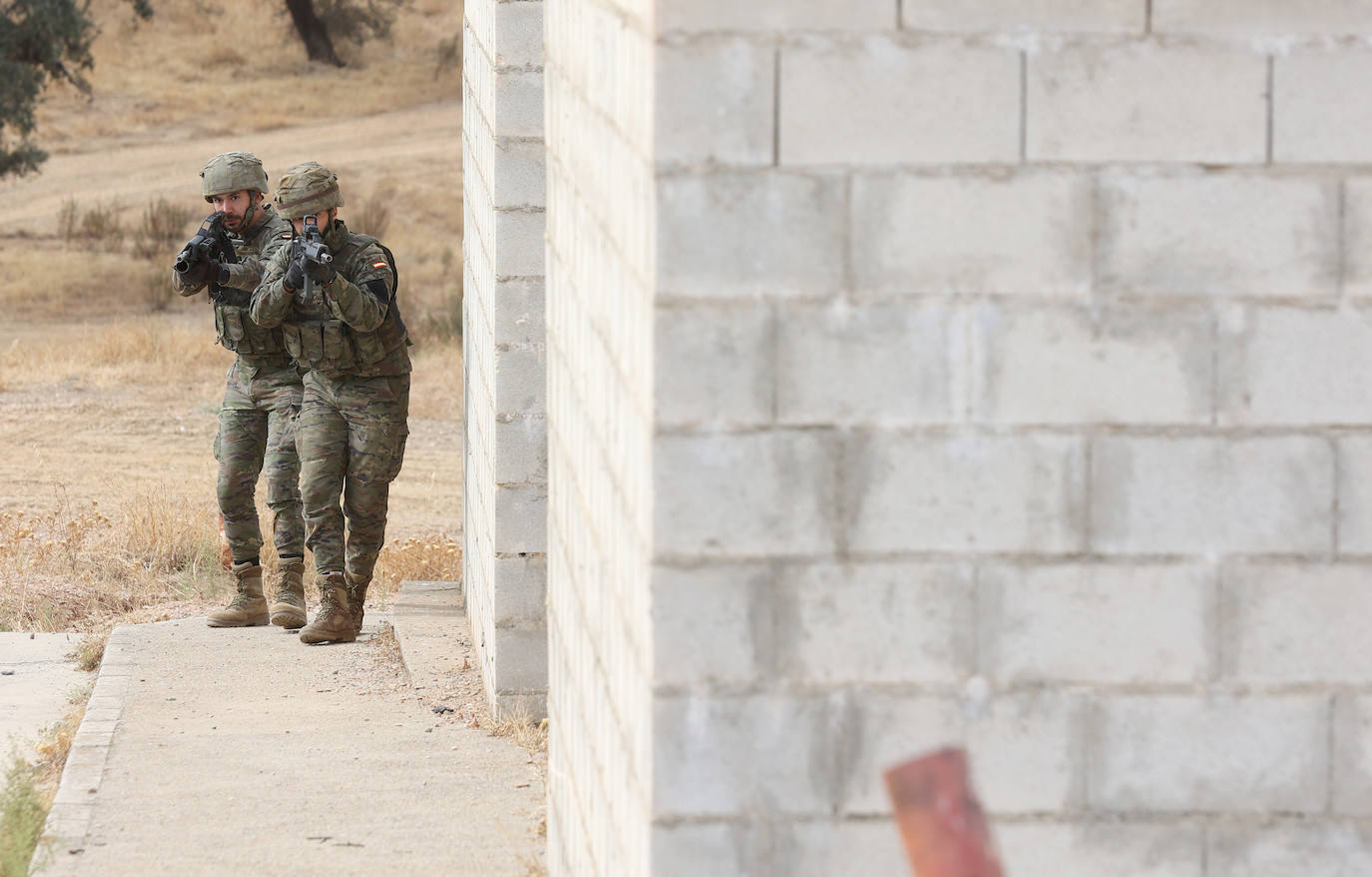 Fotos: Los militares de la BRI X se adiestran para sus misiones en el Líbano y Letonia