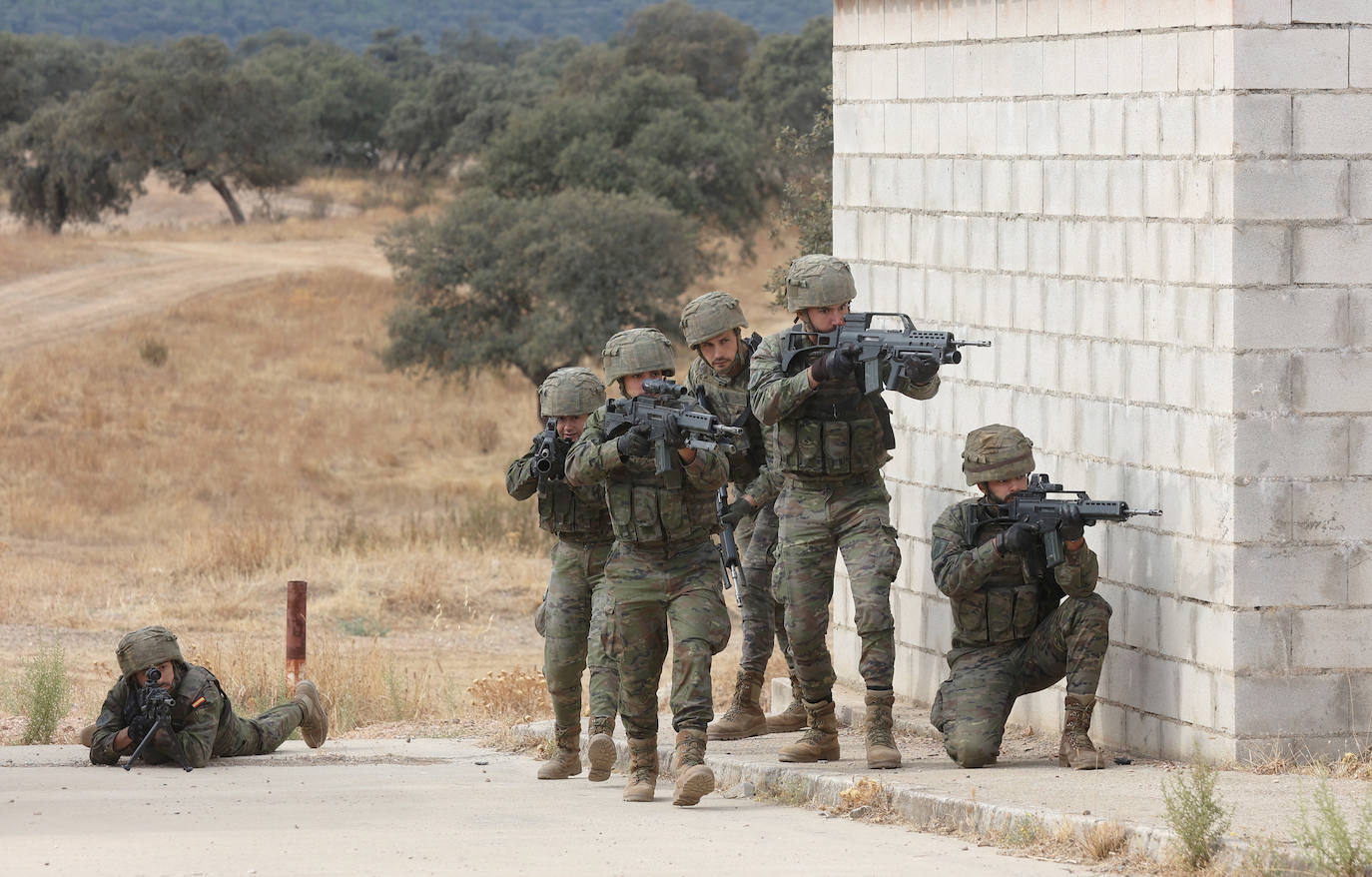 Fotos: Los militares de la BRI X se adiestran para sus misiones en el Líbano y Letonia