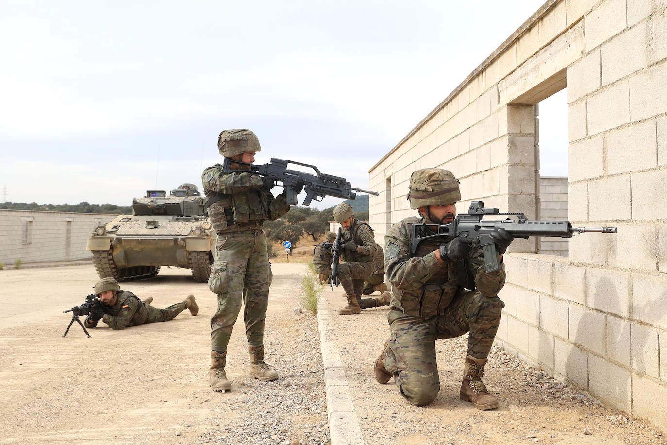 Fotos: Los militares de la BRI X se adiestran para sus misiones en el Líbano y Letonia