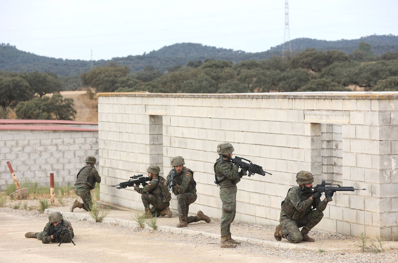 Fotos: Los militares de la BRI X se adiestran para sus misiones en el Líbano y Letonia