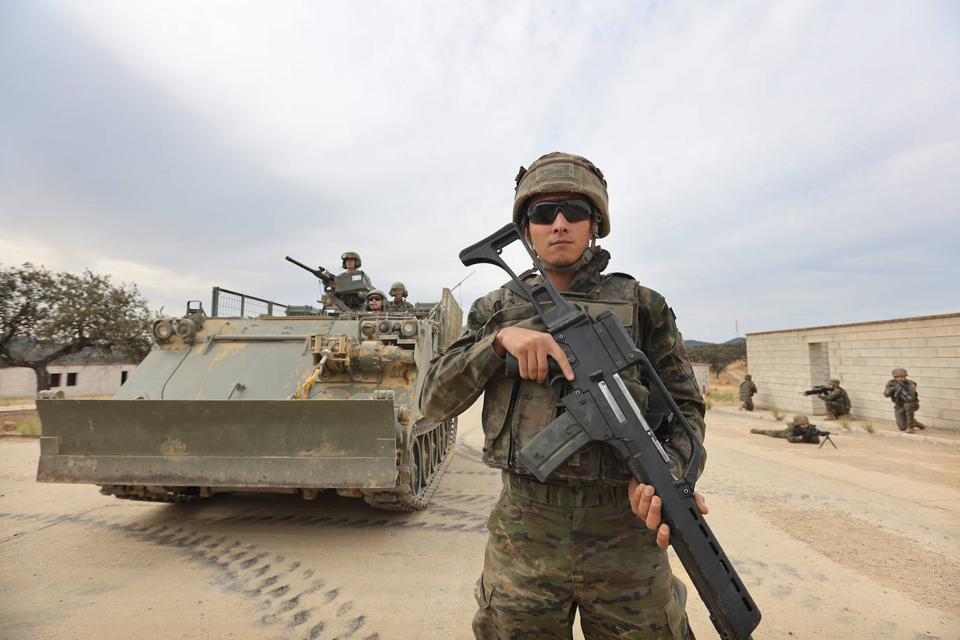 Fotos: Los militares de la BRI X se adiestran para sus misiones en el Líbano y Letonia