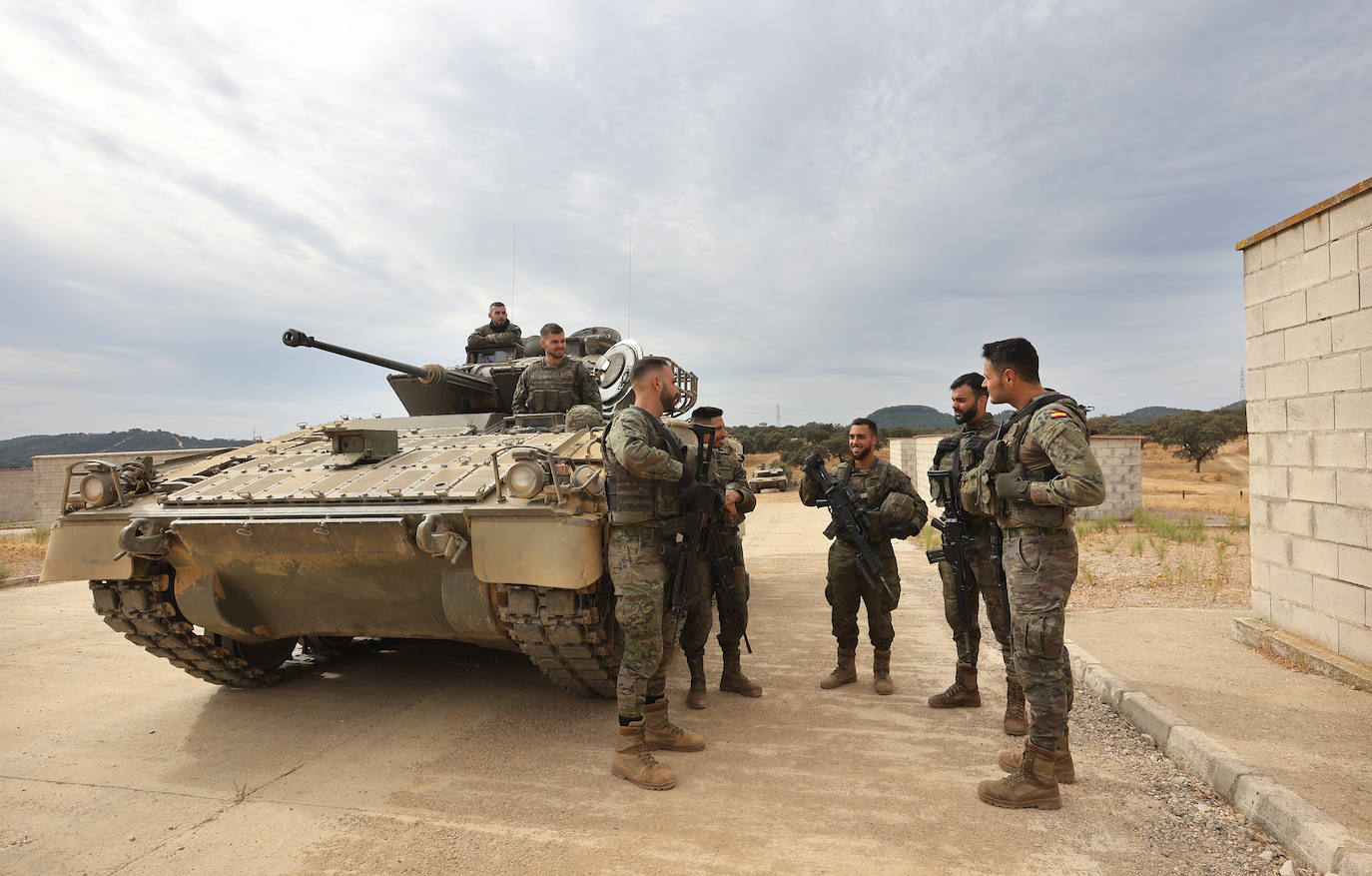 Fotos: Los militares de la BRI X se adiestran para sus misiones en el Líbano y Letonia