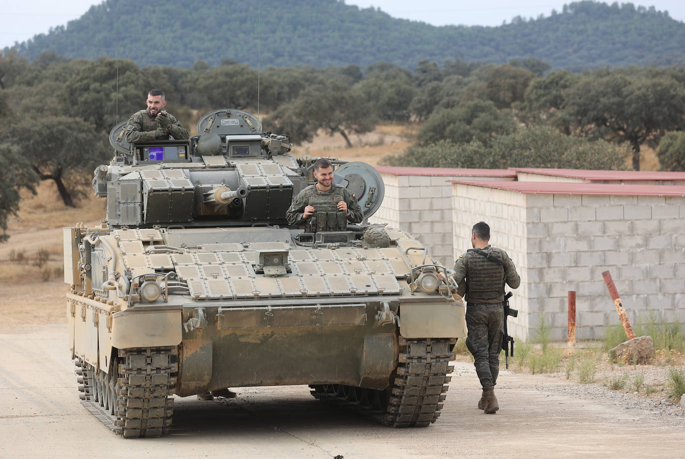 Fotos: Los militares de la BRI X se adiestran para sus misiones en el Líbano y Letonia