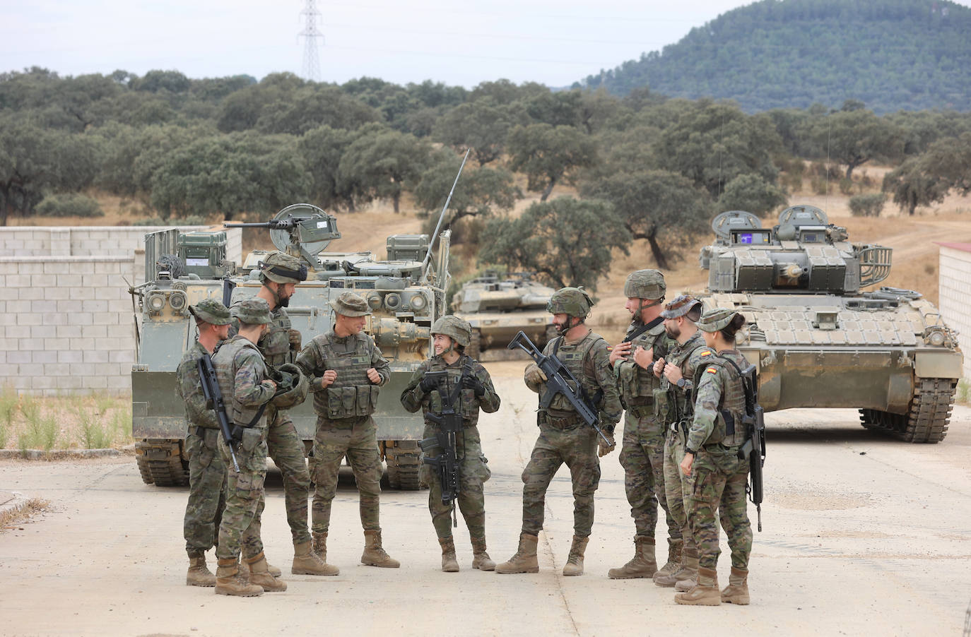 Fotos: Los militares de la BRI X se adiestran para sus misiones en el Líbano y Letonia