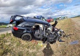 Un muerto y tres heridos graves en un accidente en la N-122 entre dos turismos, una furgoneta y un autobús