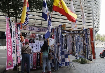 Los puestos del Bernabéu reclaman su sitio: «Hemos perdido el 80% de ventas; los clientes no saben dónde estamos»