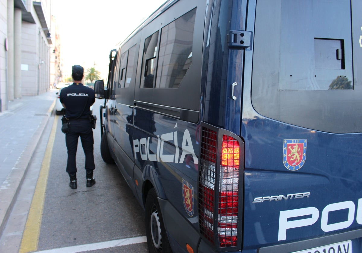 Imagen de archivo de agentes de la Policía Nacional en Valencia