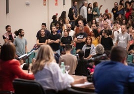 Universitarios de Granada reciben con protestas a Yolanda Díaz y le exigen que defienda la educación pública