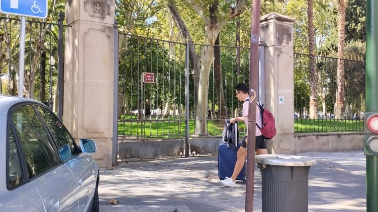 El acceso este a los jardines también ha sido cerrado por la Policía Local