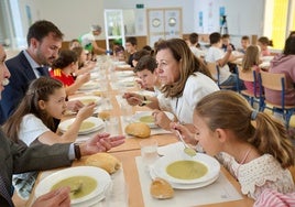 La consejera de Desarrollo Educativo inaugura el nuevo comedor del colegio Virgen de Luna en Villanueva de Córdoba