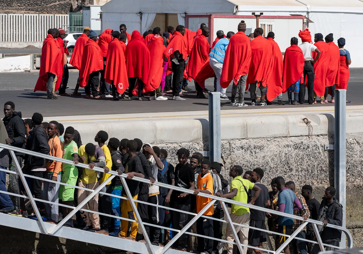 La salvamar Al Nair  rescató el domingo a unas 121 personas subsaharianas de en dos embarcaciones próximas a Lanzarote