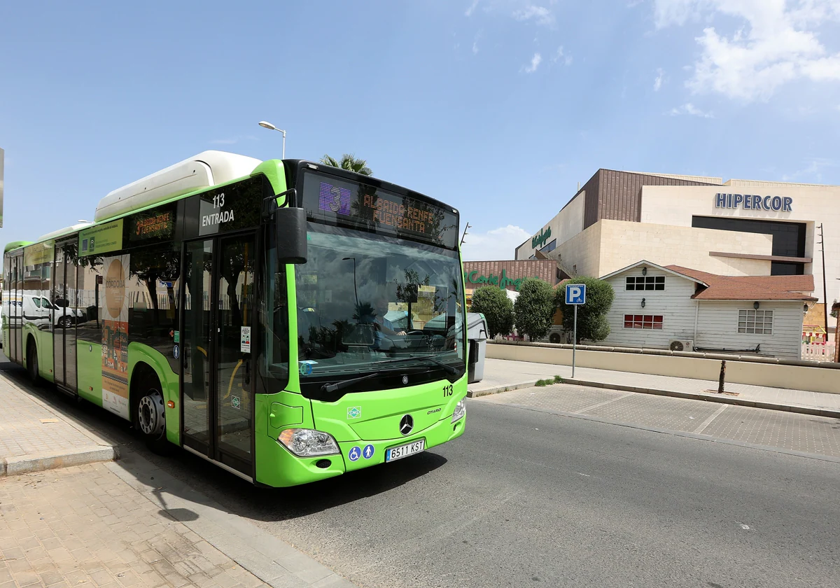 Imagen de uno de los autobuses de la línea 3