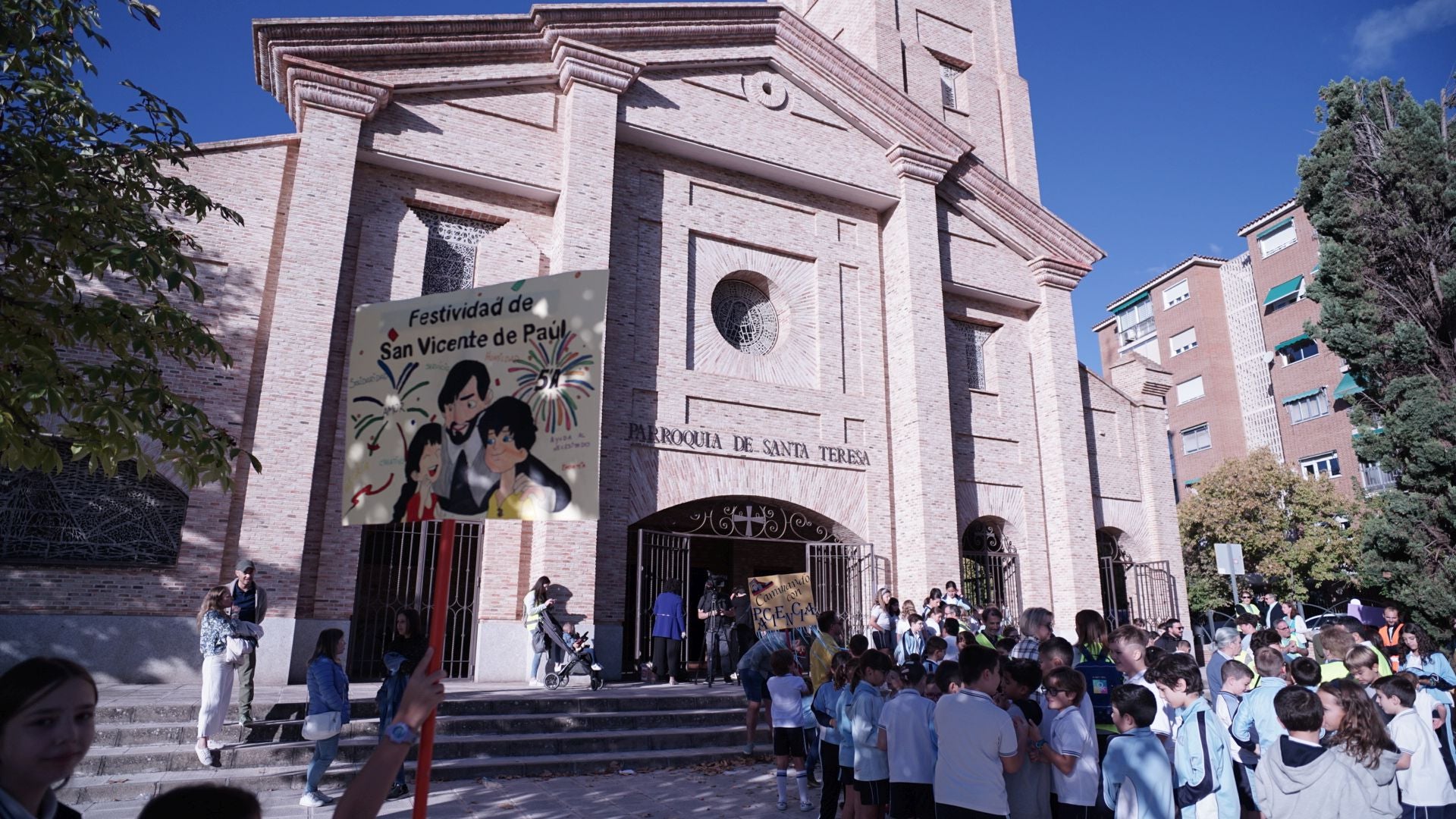 El colegio Tavera peregrina a la parroquia de Santa Teresa de Toledo