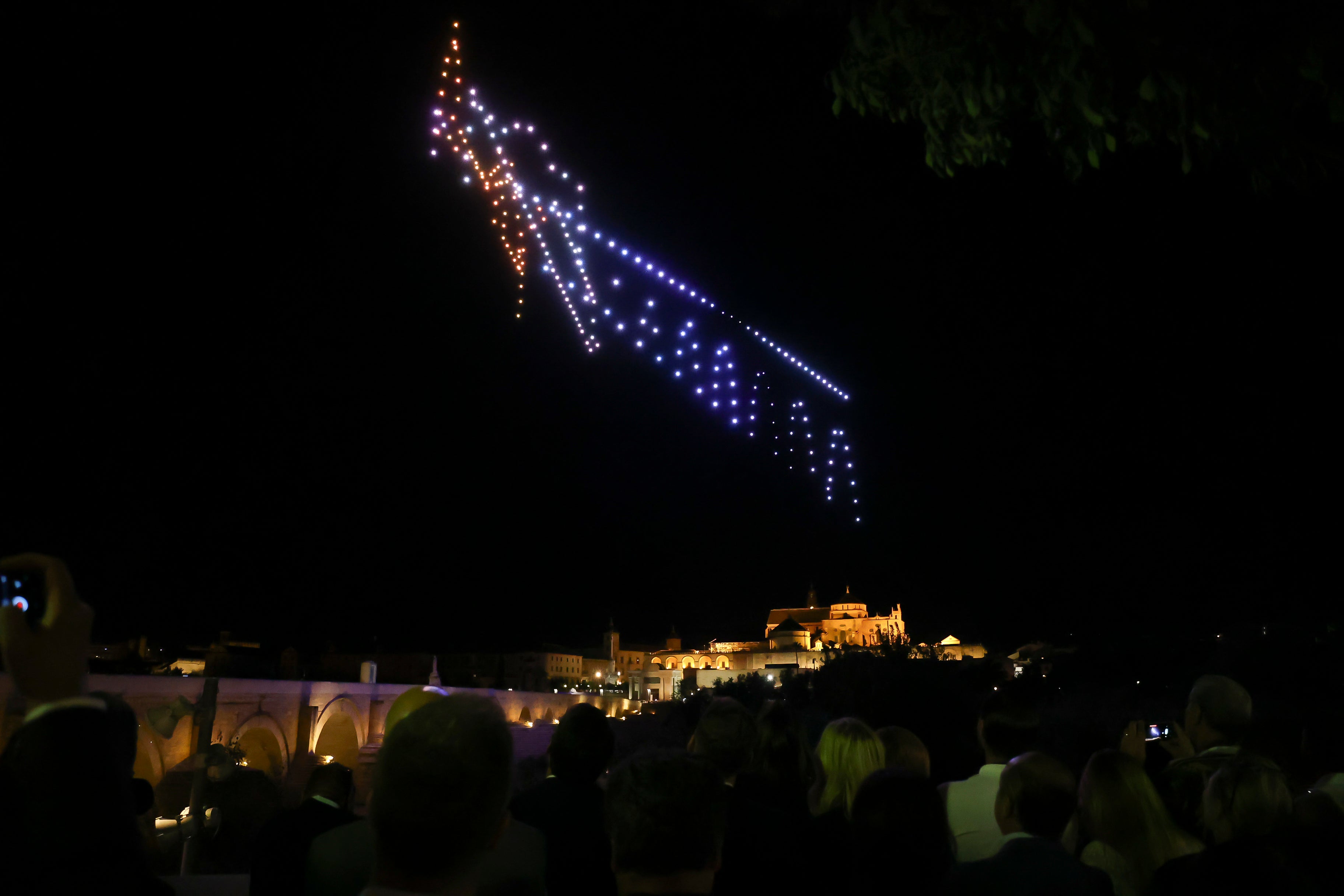 El espectáculo de drones en Córdoba para despedir a las Ciudades Patrimonio Mundial, en imágenes