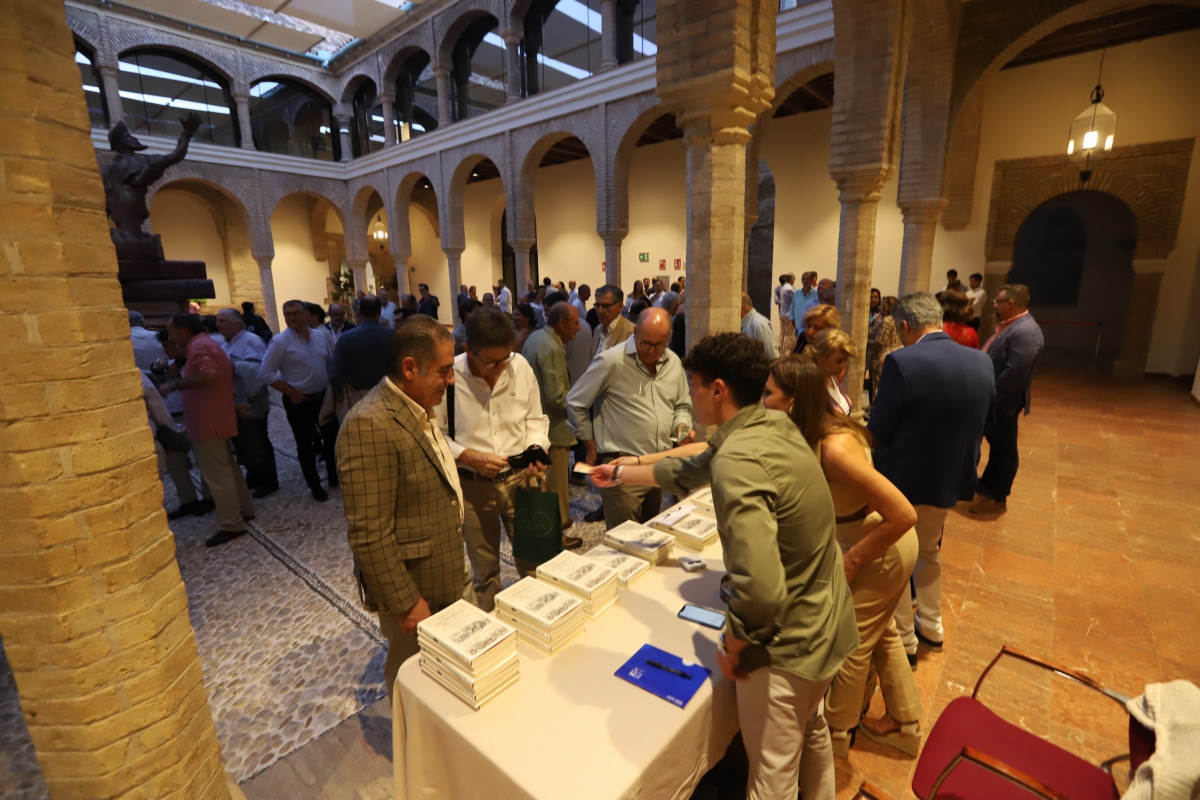 El nuevo libro de José Luis Varona sobre caza y armería, en imágenes