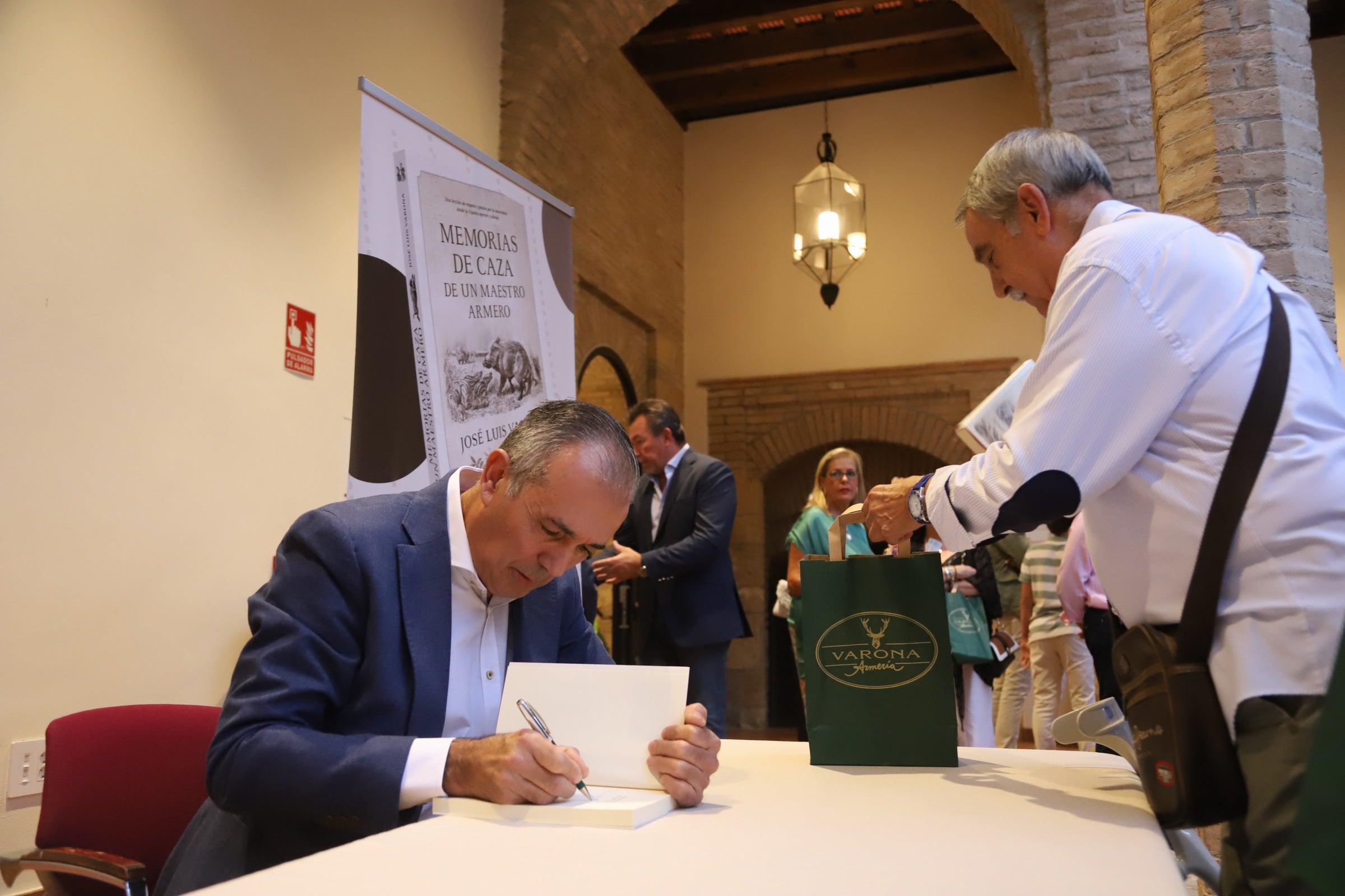 El nuevo libro de José Luis Varona sobre caza y armería, en imágenes