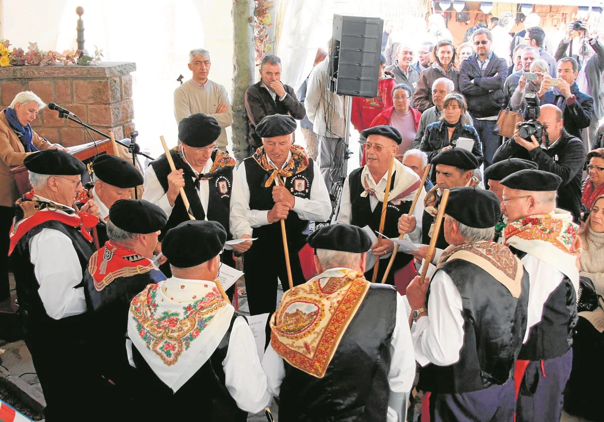 'Ronda de mayores' en una celebración anterior del aniversario del Fuero de Brañosera