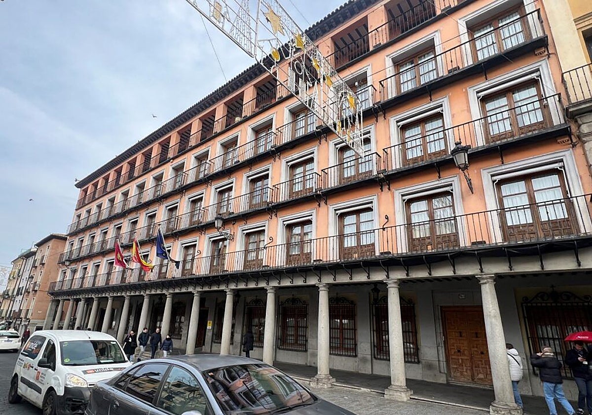 Fachada principal de la Delegación del Gobierno en la plaza de Zocodover de Toledo