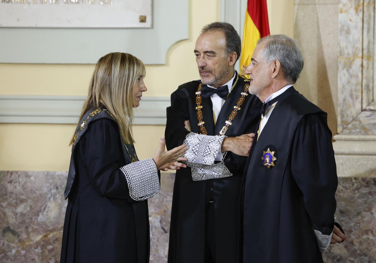 El presidente del tribunal del 'procés' y de la Sala Segunda, Manuell Marchena, en el centro