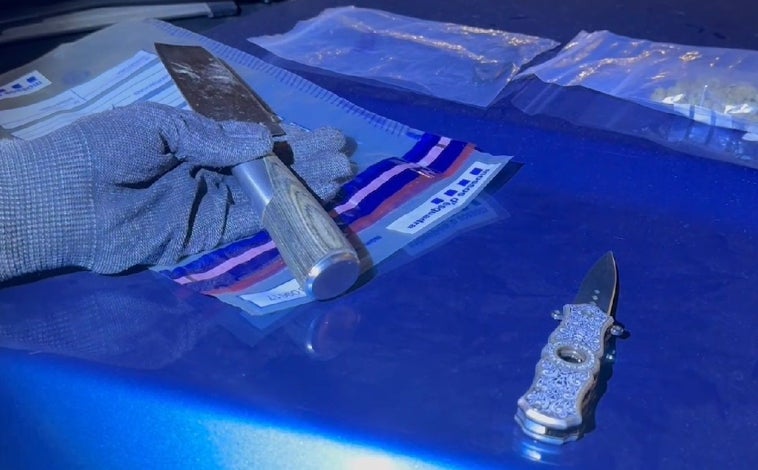 Imagen principal - Cuchillos, machetes y navajas: tres armas blancas intervenidas cada hora en Cataluña