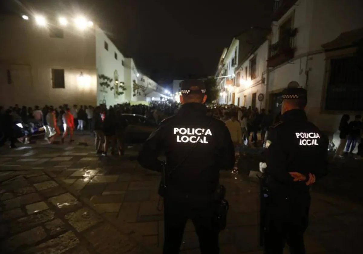 Agentes de Policía en Santa Marina, en una celebración reciente de las Cruces