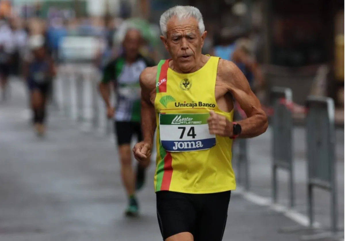 Juan López, corriendo