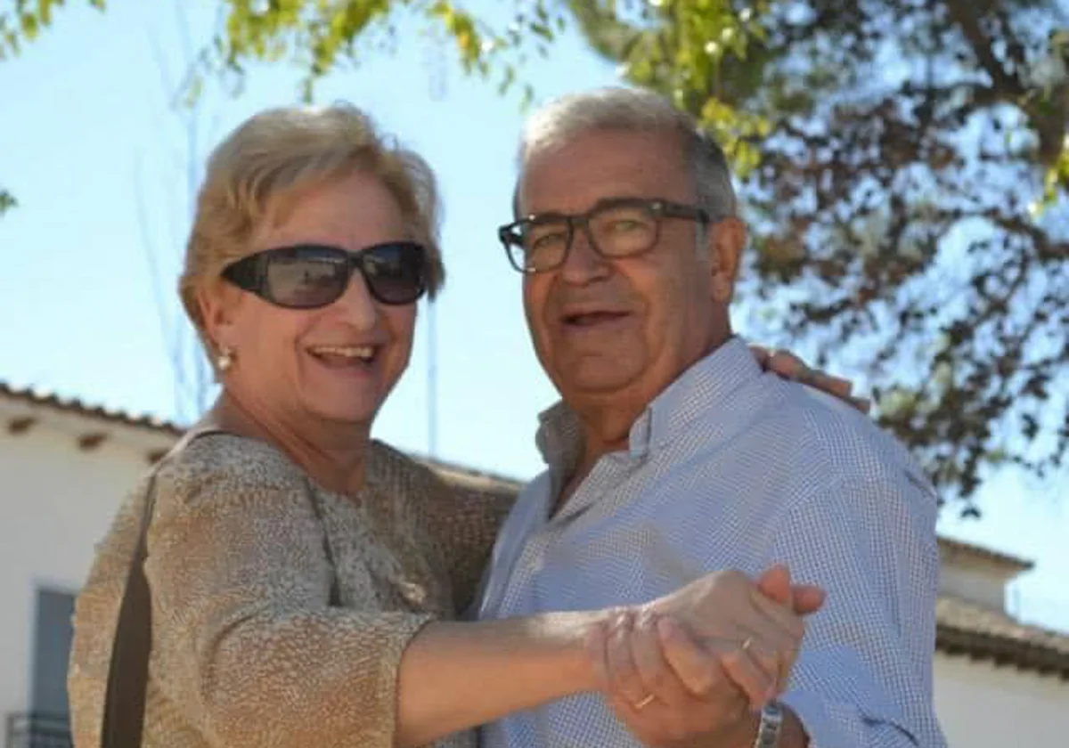 Imagen de Álvaro Gutiérrez con su esposa Carmen Prieto en el año 2021