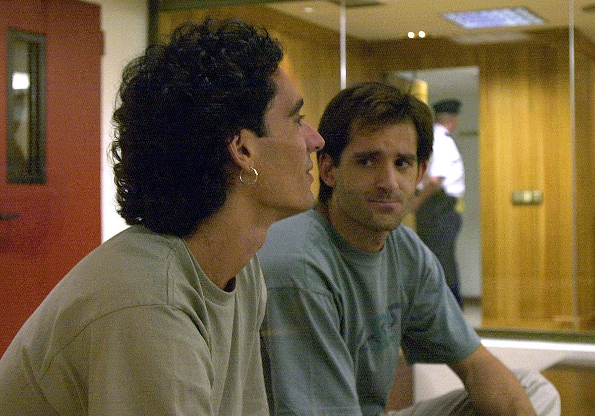 Jon Igor Solana y Harriet Iragi -a la derecha- en el juicio en la Audiencia Nacional por el asesinato de Muñoz Cariñanos