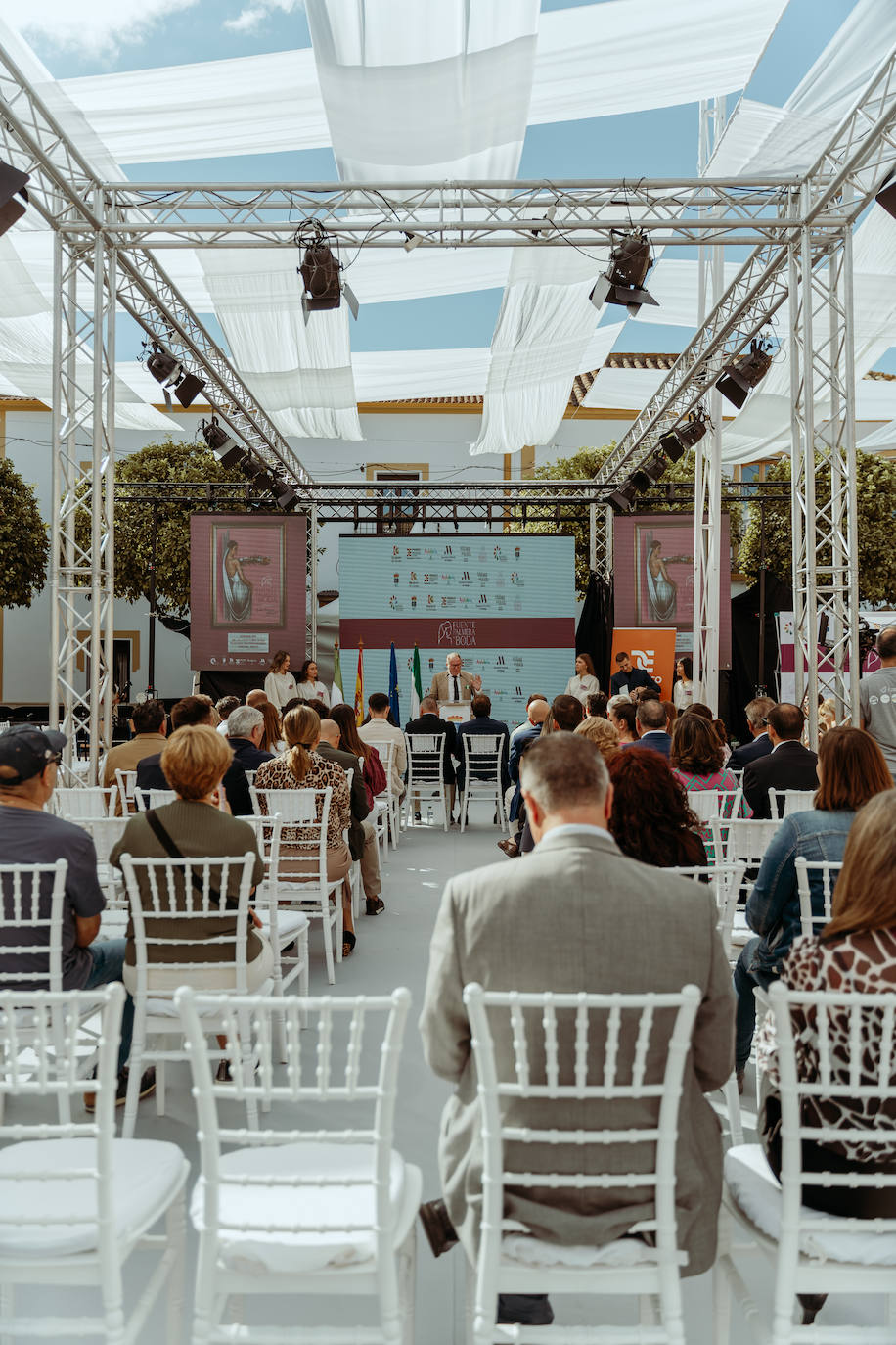 La inauguración de la feria Fuente Palmera de Boda, en imágenes