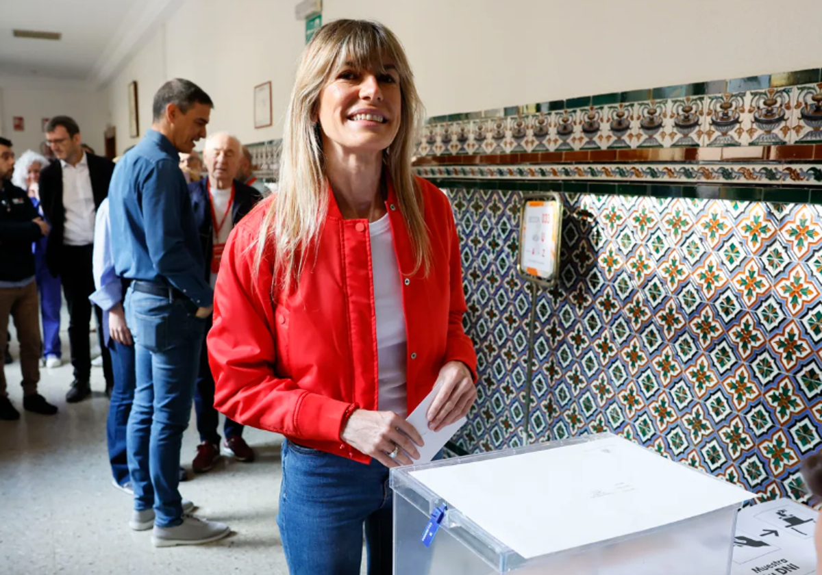 Begoña Gómez, en el colegio electoral