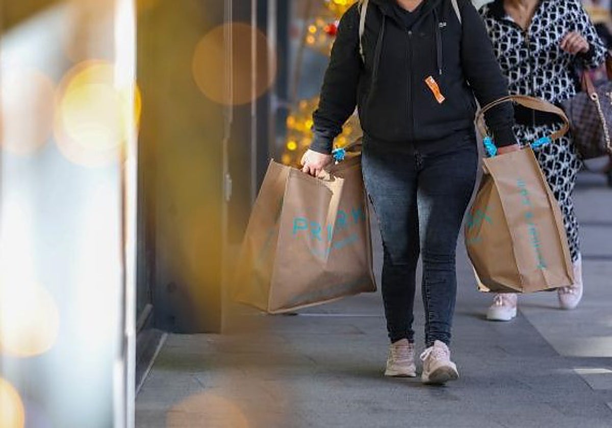 Exoneran de una deuda de 23.000 euros a una mujer bipolar que perdió su herencia por bizum y compras sin ser consciente