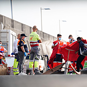Localizado un cayuco con 63 migrantes cerca de Tenerife