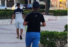 Les pilla in fraganti un guardia civil fuera de servicio robando a turistas en la playa de Cullera y le atacan con puñetazos