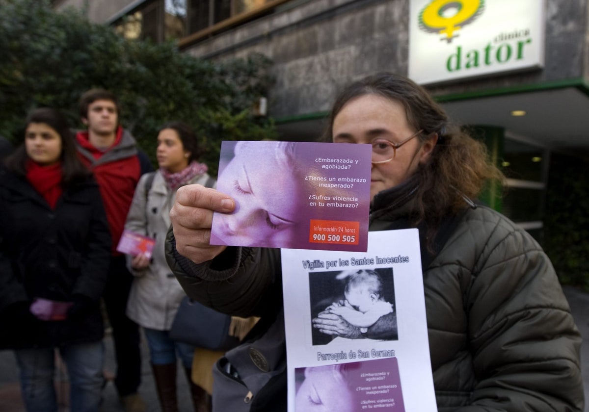 Concentración a las puertas de una clínica de abortos