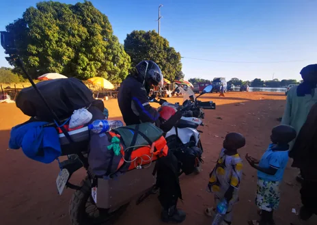 Imagen secundaria 1 - Un control policial en Nigeria; con niños en Gambia y a su paso por Mauritania.