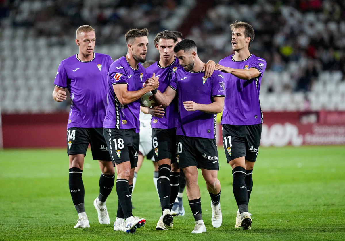 Jacobo celebra con sus compañeros el gol ante el Albacete