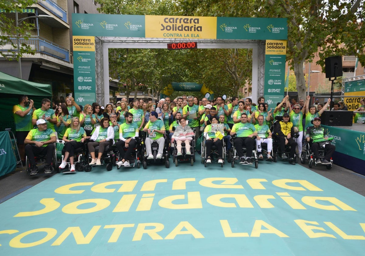 Foto de familia del inicio de la carrera celebrada en Toledo