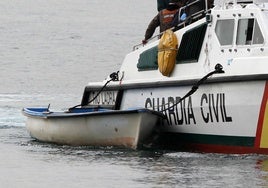 Llega una patera con 14 hombres a bordo a una playa de Elche