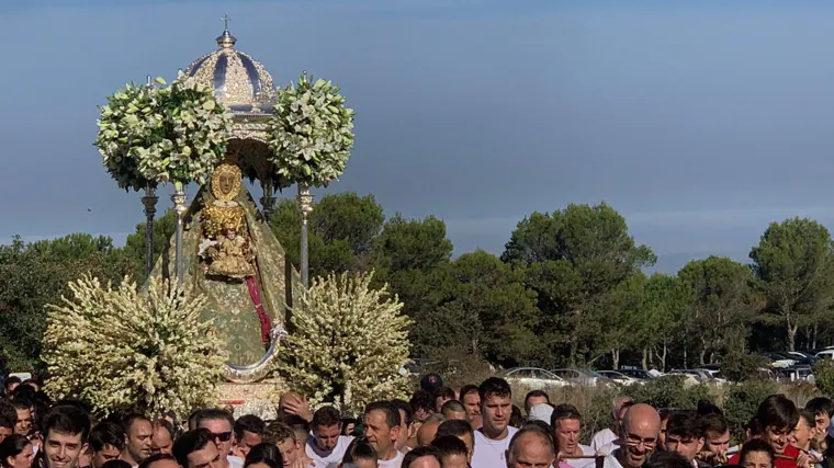 La Virgen de la Sierra, en el camino a su templo