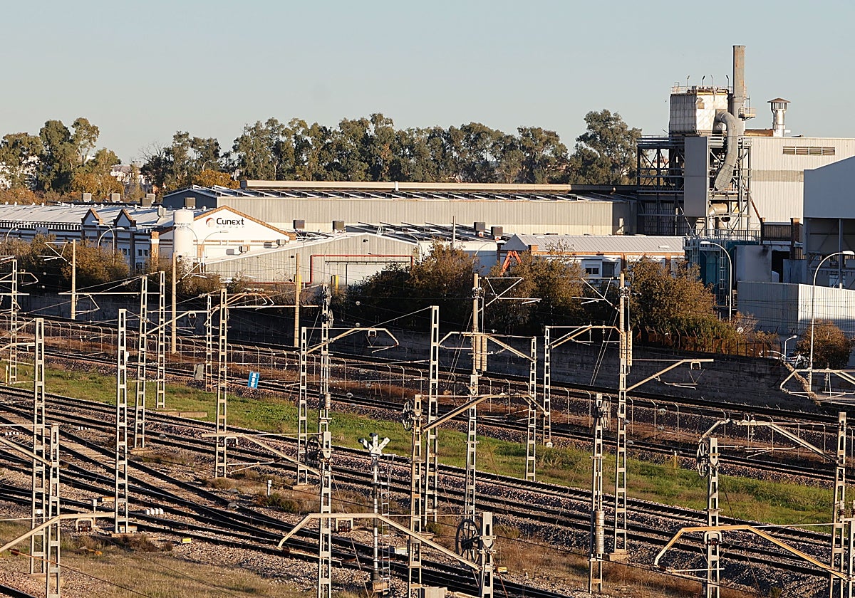 Planta de Cunext Copper en Córdoba junto a las vías del tren