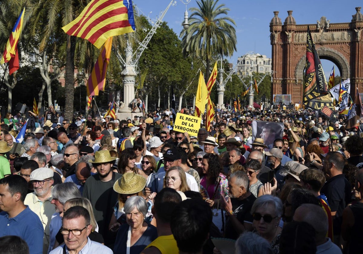 Simpatizantes independentistas, durante el acto de Puigdemont en Arc de Triomf, el pasado agosto