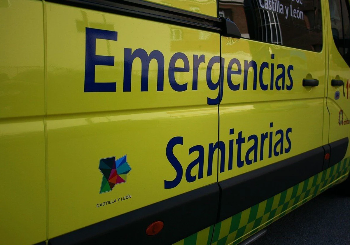 Foto de archivo de una ambulancia de Sacyl