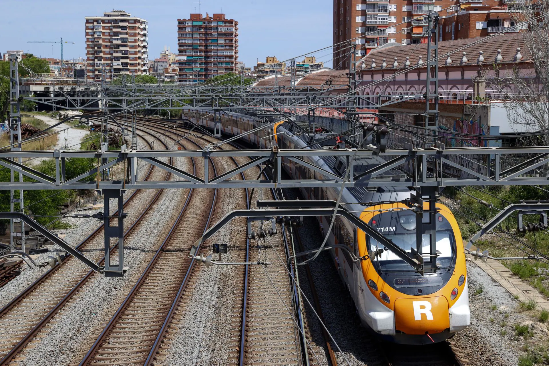 Un tren de Rodalies circula en una imagen de archivo