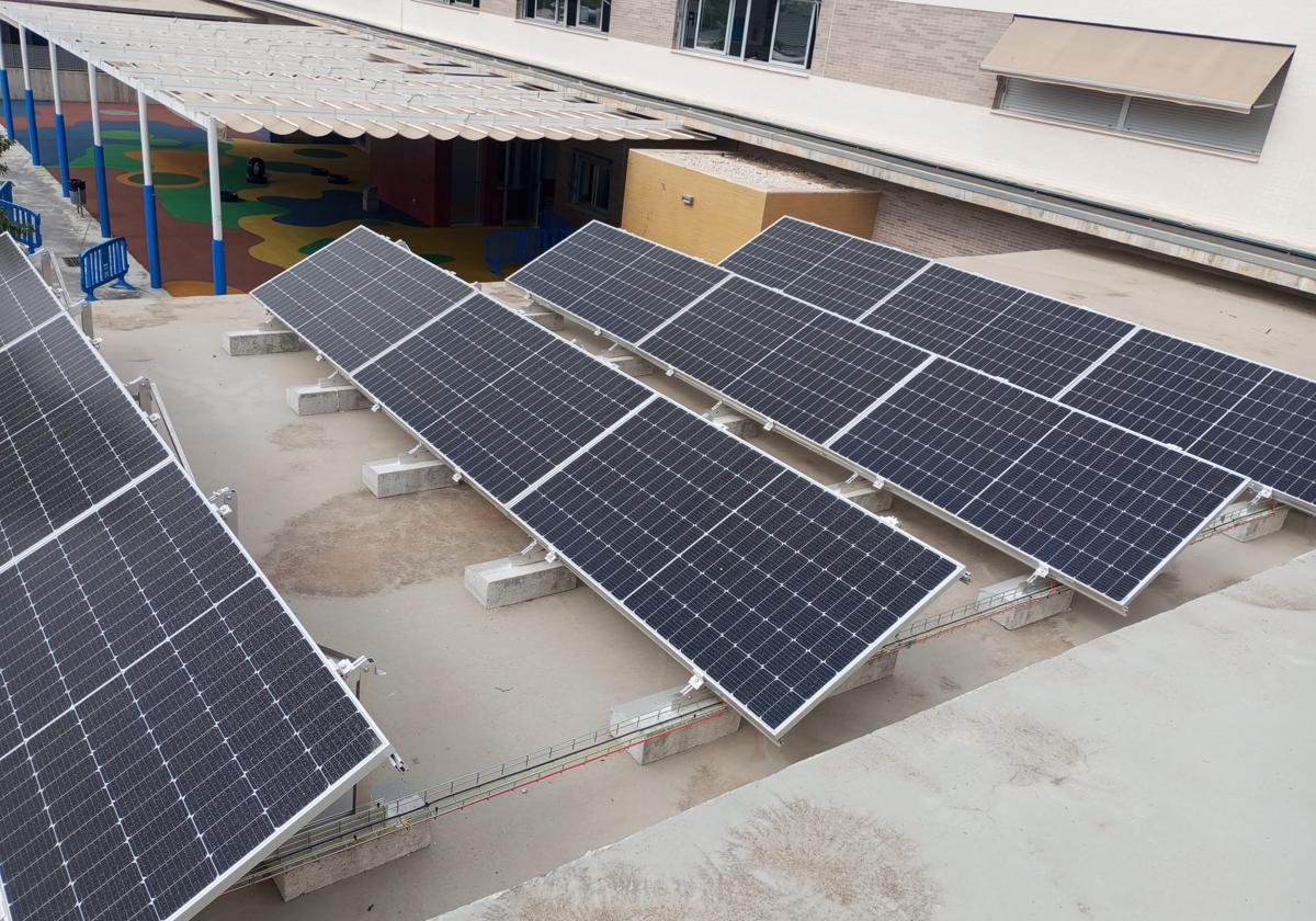 Placas solares instaladas en uno de los colegios de la Fundación Santos Mártires