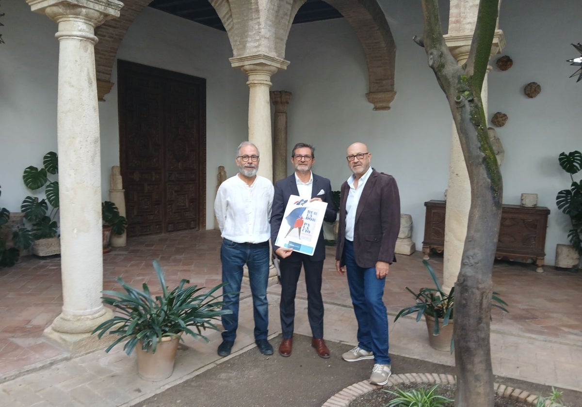 Francisco Montero, Avelino Cazallo y Juan Carlos Villanueva, en el Palacio de Viana