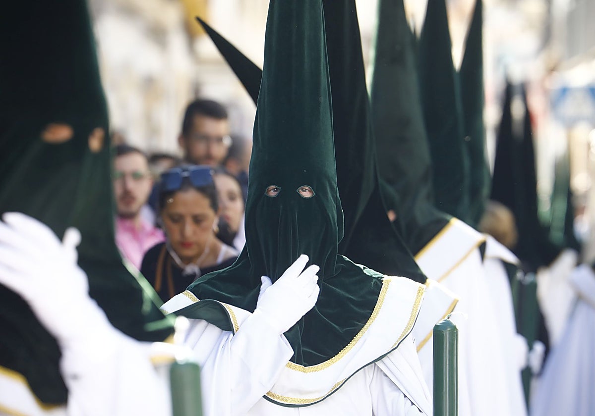 Nazarenos de la hermandad de la Esperanza, el Domingo de Ramos de 2023
