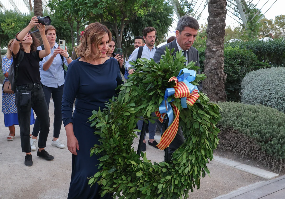 La alcaldesa de Valencia, María José Catalá, y el presidente de la Generalitat Valenciana, Carlos Mazón, en el homenaje a las víctimas del Covid-19