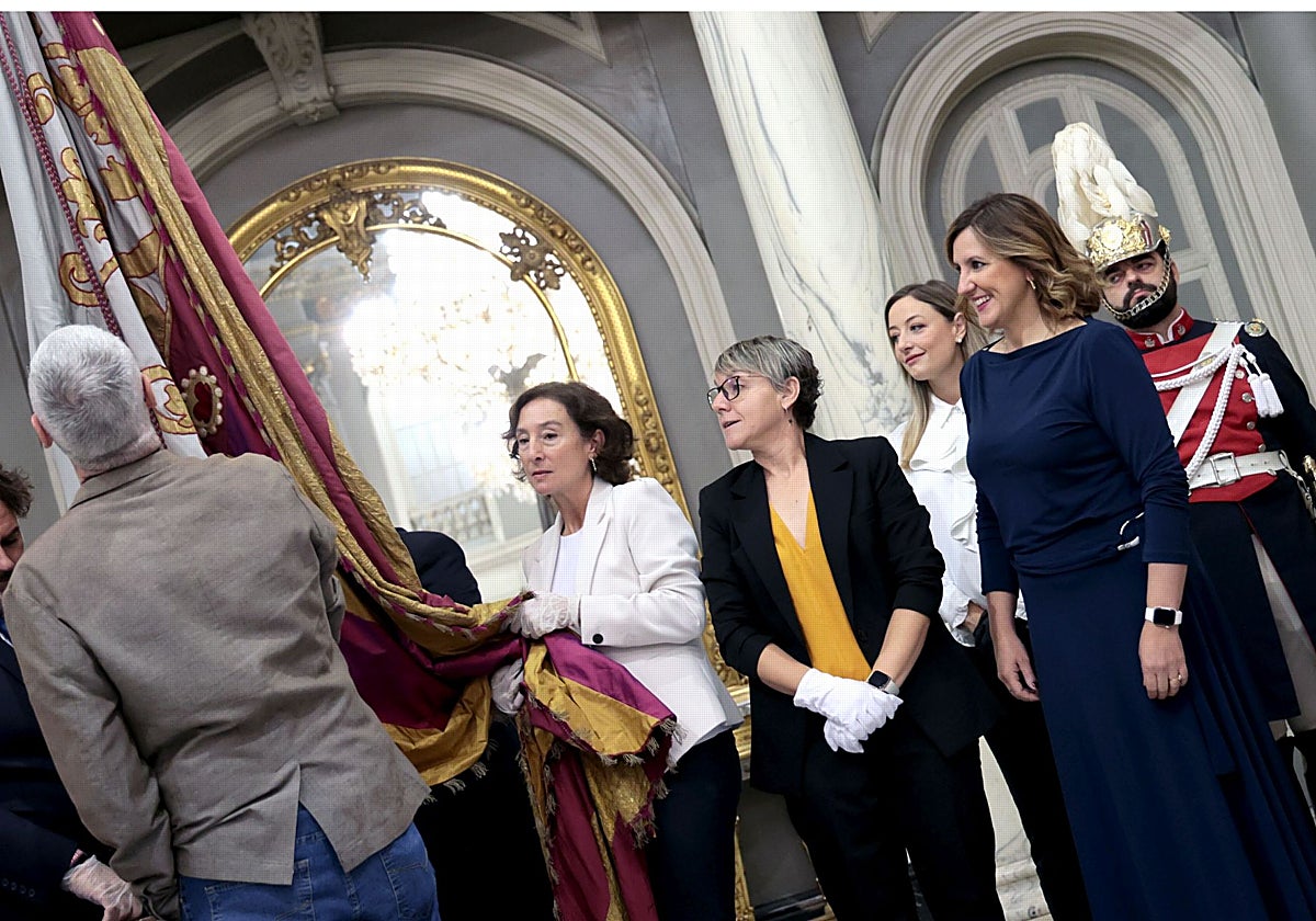 Catalá anuncia que Valencia dispondrá de una nueva réplica de la Senyera antes de que se cumpla su centenario